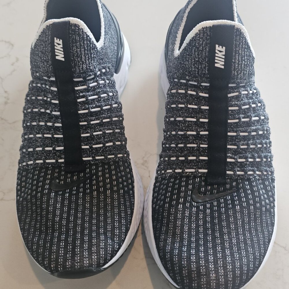 Nike womens slip on